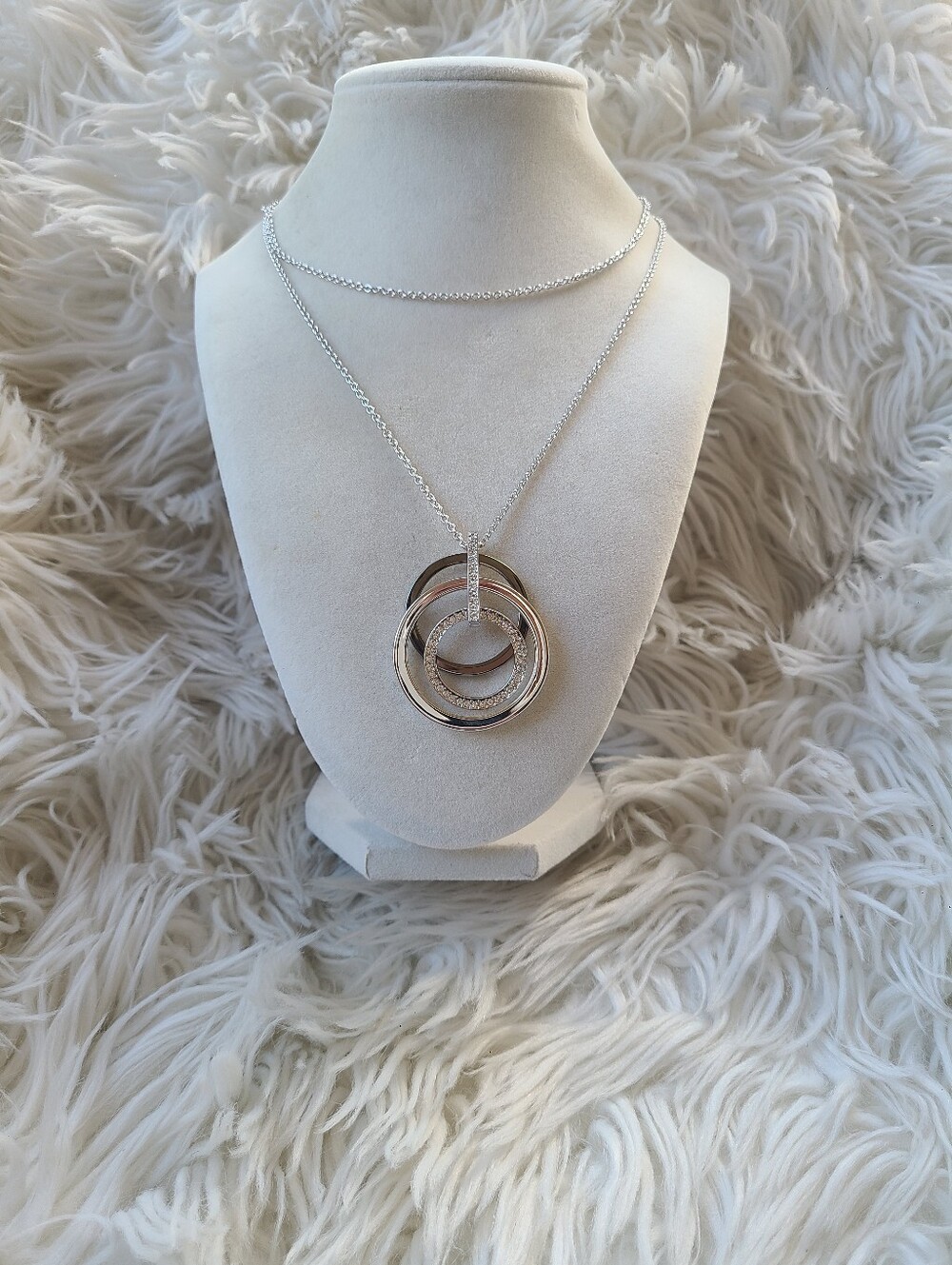 Touchstone Crystal Silver Multi-Ring Pendant Necklace- Excellent Condition